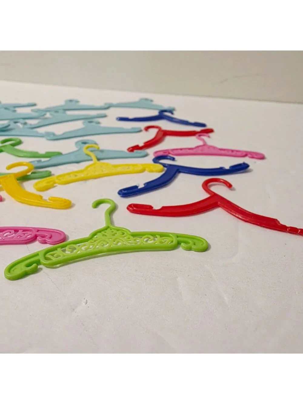 23 Vtg Sindy Doll Blue Yellow Pink Red Green Clothes Hangers Coat Dress Hangers